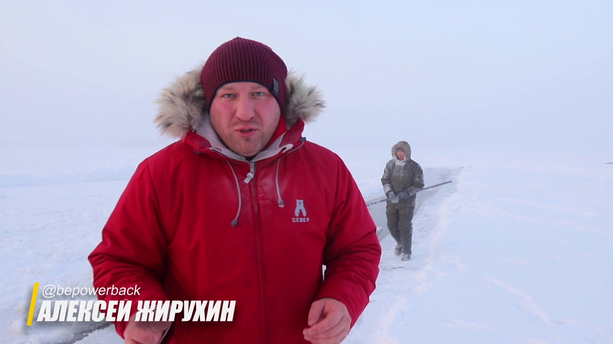 Мне показали, как открывают "ледяной карьер" на реке Лена