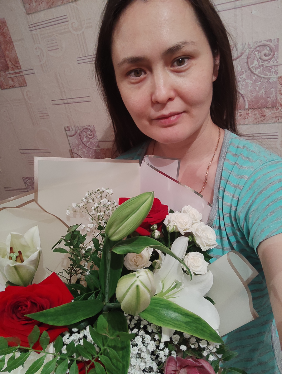 Муж сказал, что за цветами ездил ночью, когда я спала. 