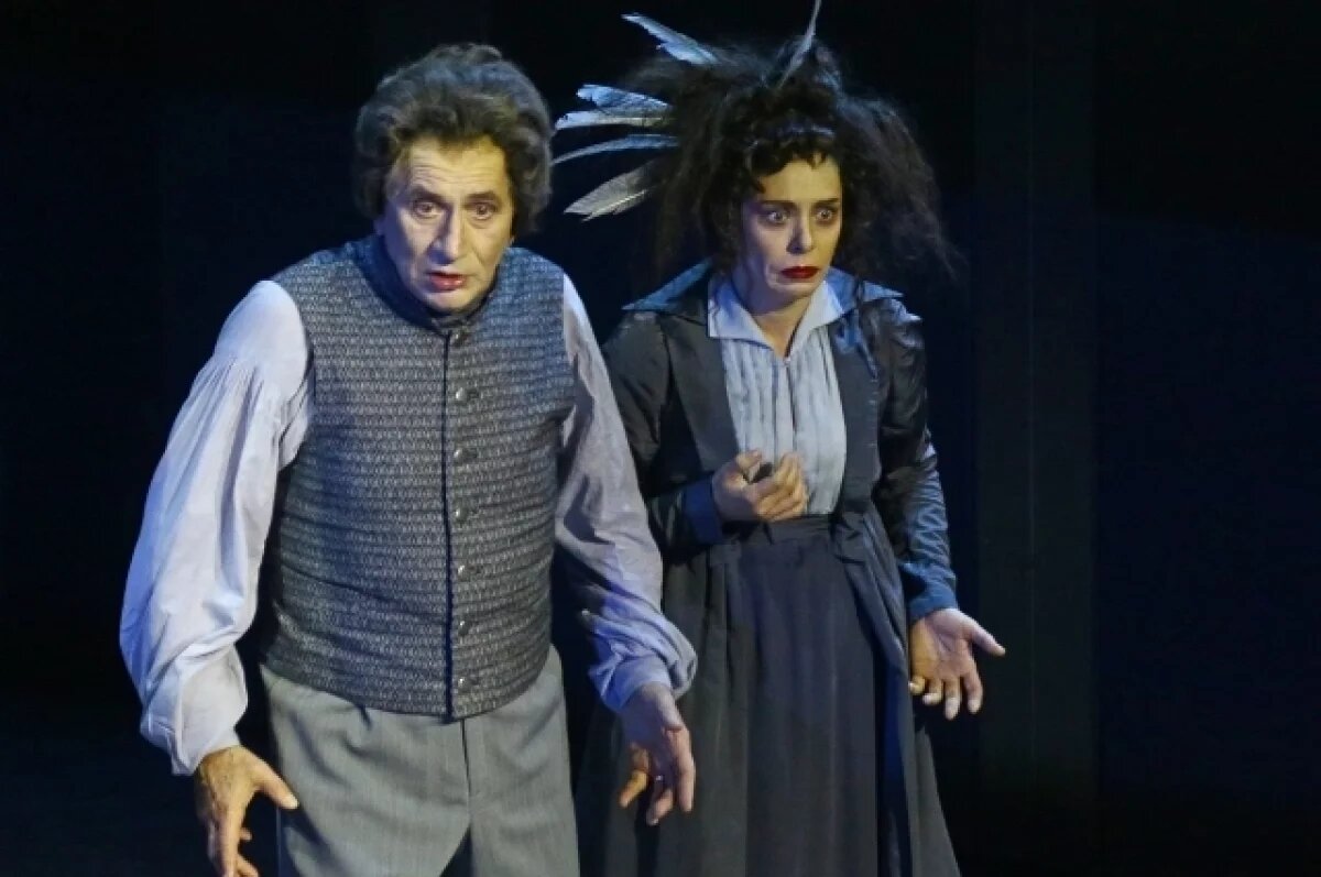    Евгений Князев не без труда нашёл способ примириться с Сезаром Дегоде, дельцом и приспособленцем.