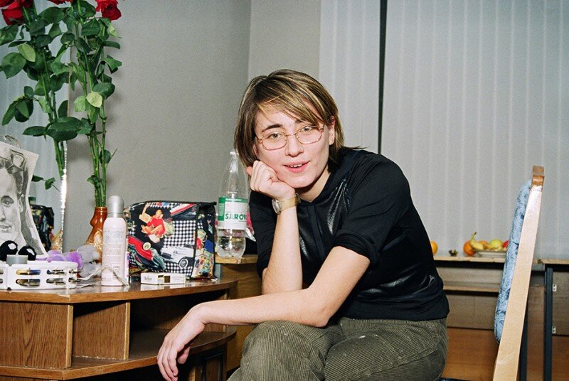 "А я девочка с плейером, с веером, вечером не ходи ко мне..."