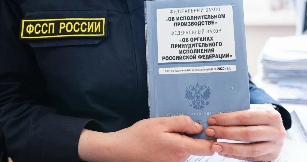 По какому закону действуют приставы при аресте счетов. Это вообще правомерно?