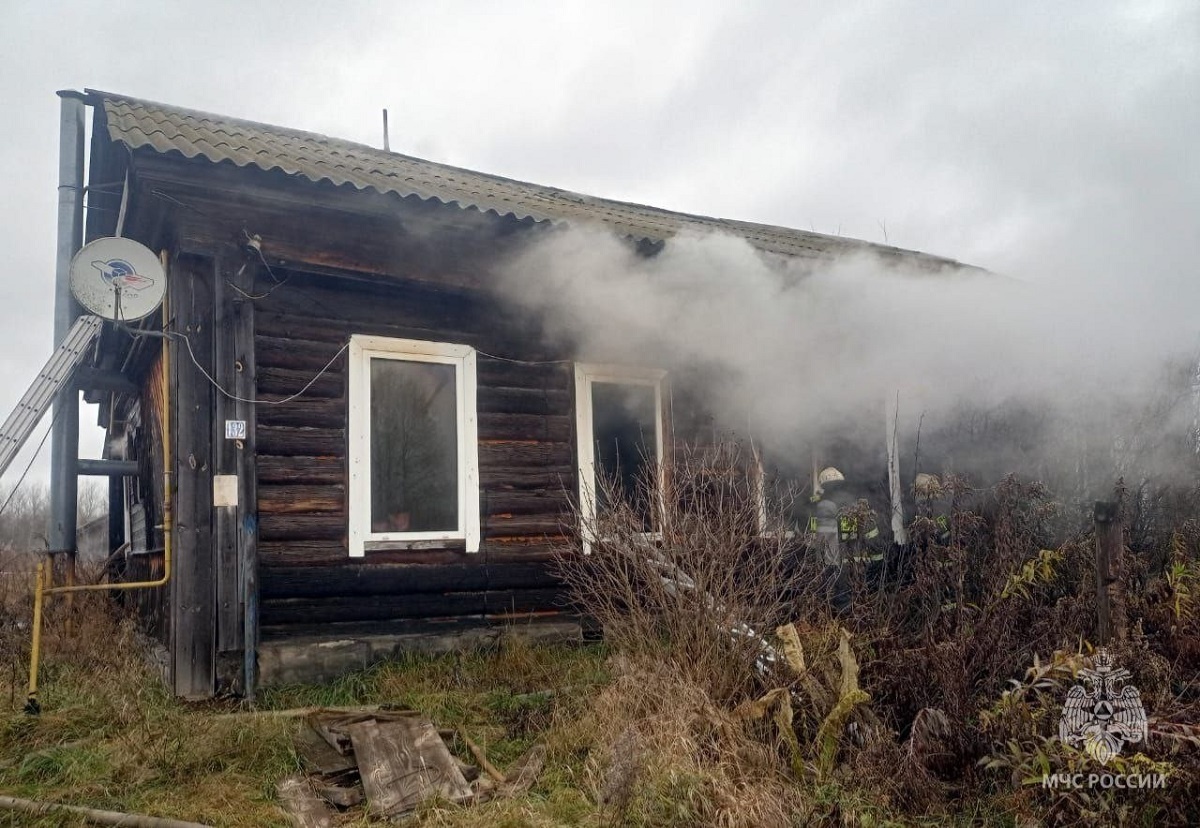    Личный жилой дом загорелся вместе с надворными постройками