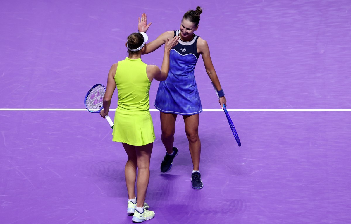    Элизе Мертенс и Вероника Кудерметова  Katelyn Mulcahy/Getty Images for WTA