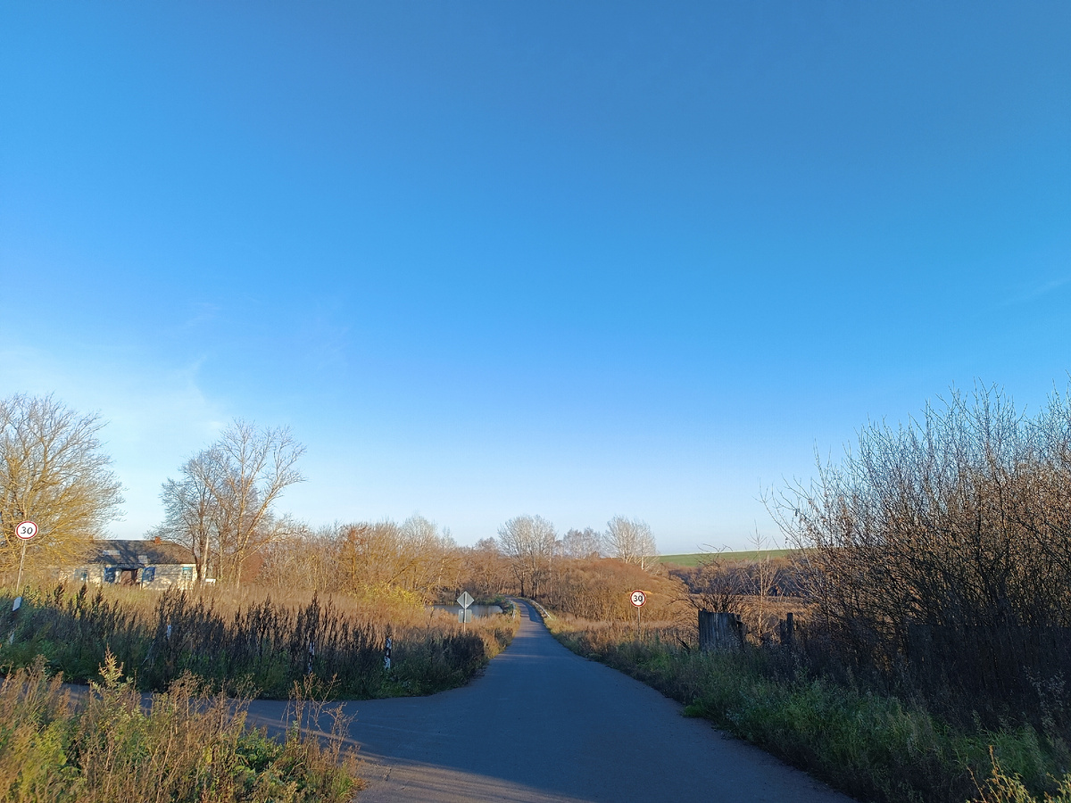 Шла с работы в пятницу и сфотографировала нашу дорогу