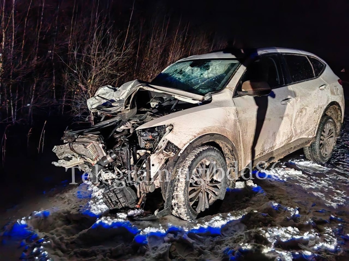    В Сургутском районе в столкновении двух иномарок один человек погиб, трое пострадали