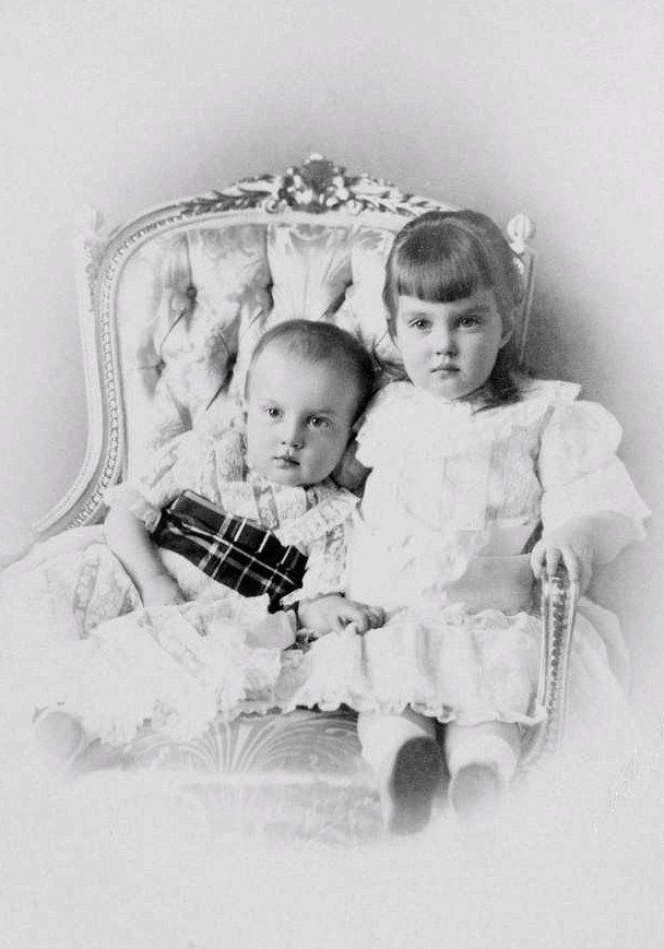 Великий князь Дмитрий и великая княжна Мария. Фото из интернета