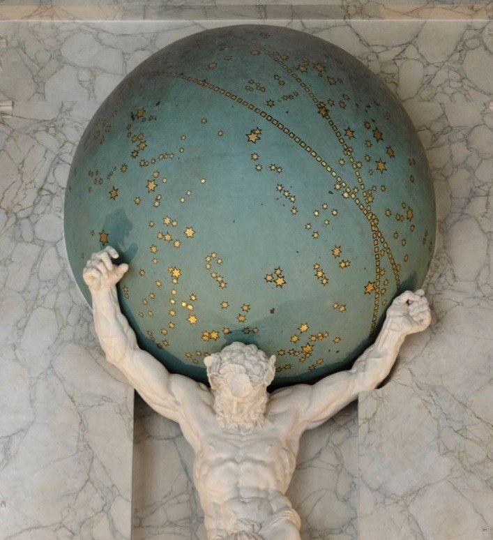 Атлант держит на плечах небо. Фото из Сети. 