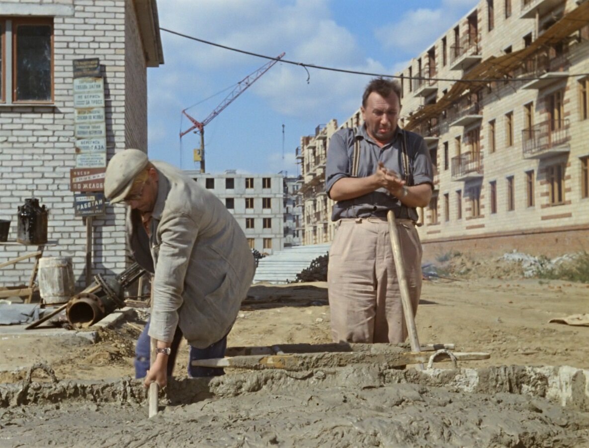 Скриншот из фильма "Операция „Ы“ и другие приключения Шурика" (режиссёр. Л. Гайдай, 1965). 