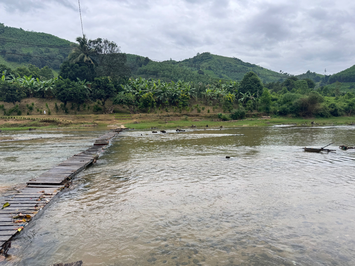 Возле такой красоты мы позавтракали.