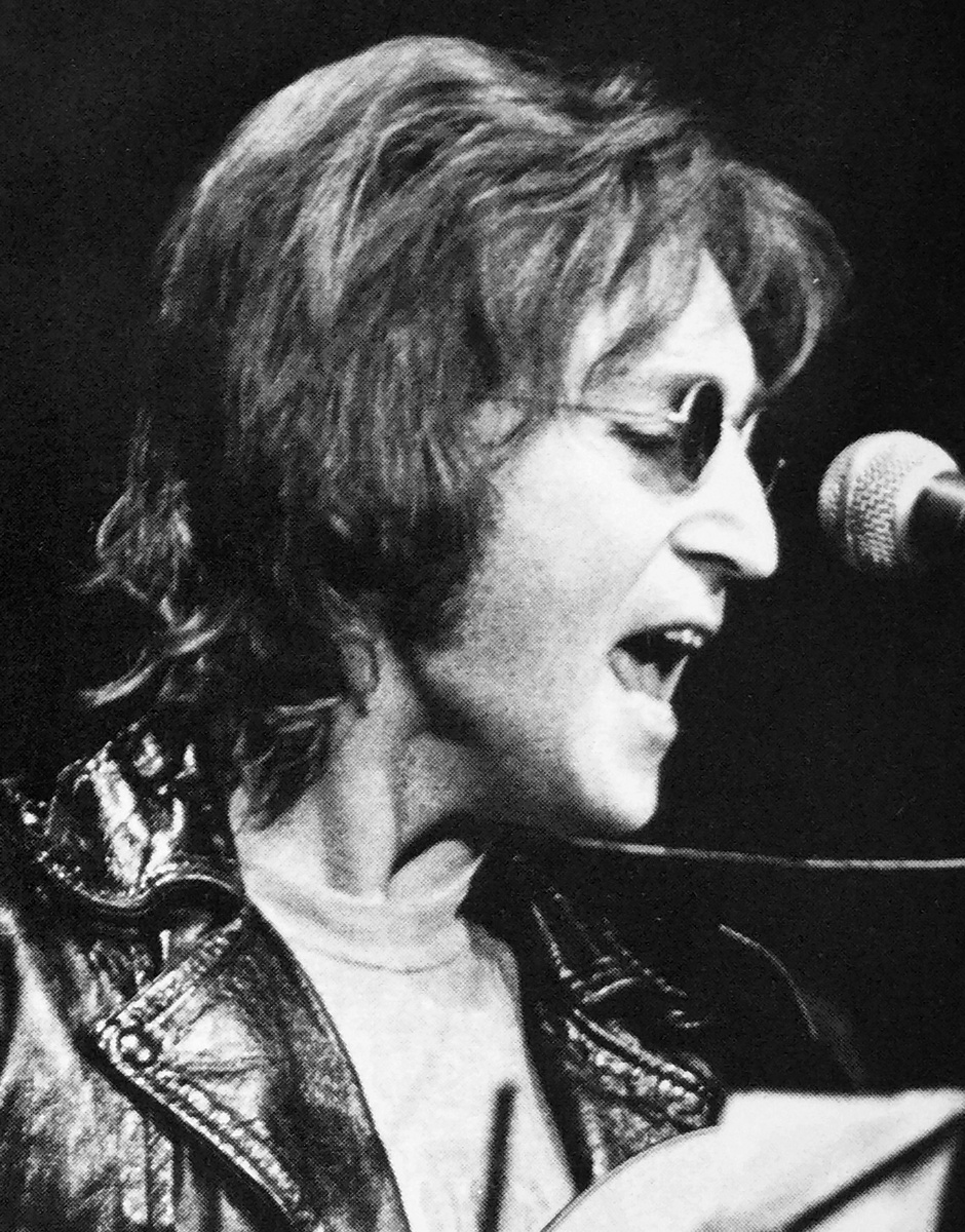 Леннон на Freedom Rally в защиту Джона Синклера, декабрь 1971. Музыка и политический активизм — в одном кадре.