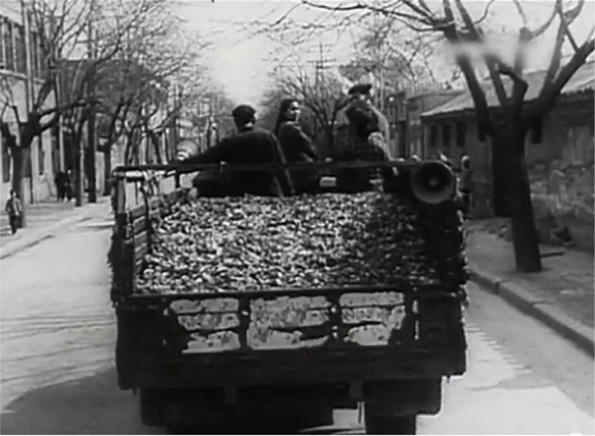 Вот эта хотя бы размытая, не такая печальная. 