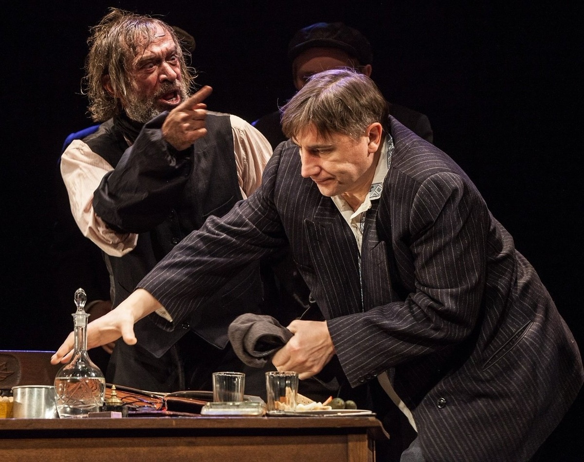 Сергей Угрюмов и Владимир Машков, кадр из спектакля «Матросская тишина»