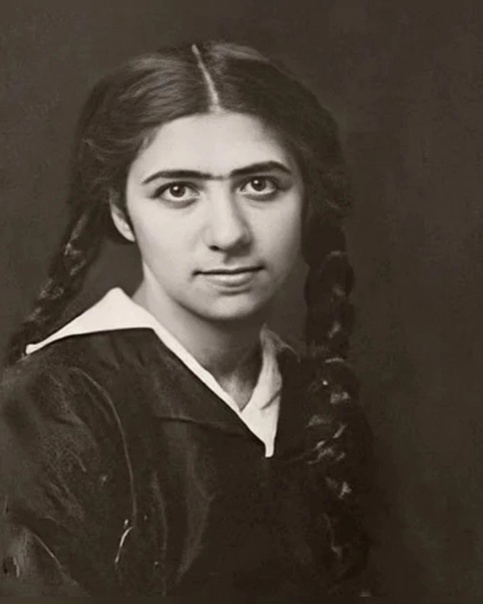 Юная Галя Бениславская