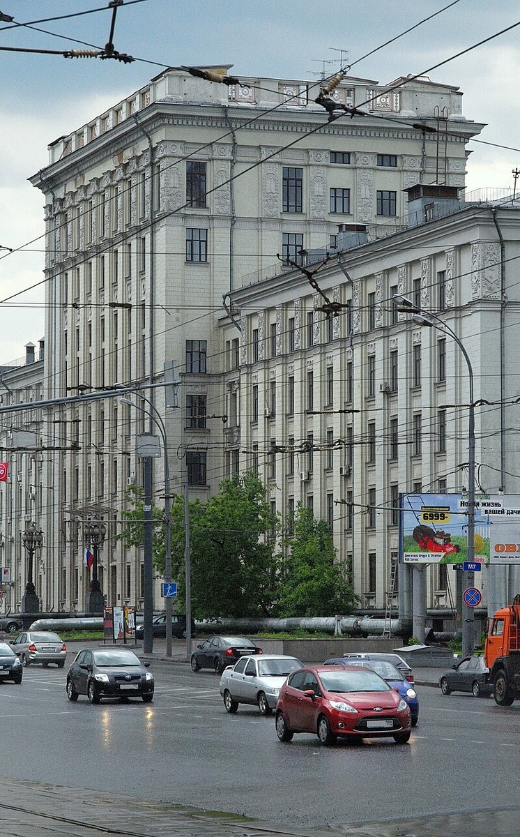 Шоссе Энтузиастов, д. 42. Здесь в 1955-2005 располагался НИИ Прикладной механики им. академика В. Кузнецова. В настоящее время Центральное таможенное управление ФТС