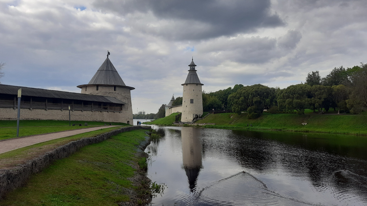 Слияние реки Псковы и реки Великой