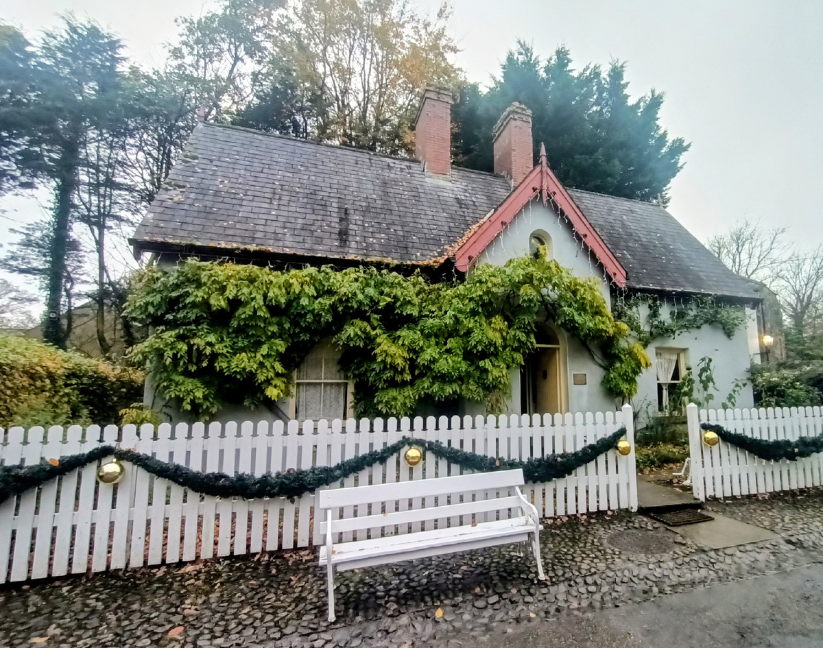 Типичная усадьба начала 20 века . Ирландия. Графство Клэр. Фото автора 