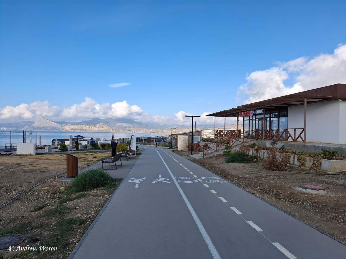 Зона отдыха вдоль пляжа Меганом