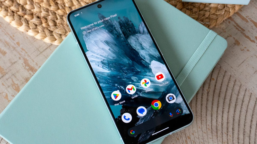    Мал золотник, да дорог: лучшие компактные смартфоны 2024