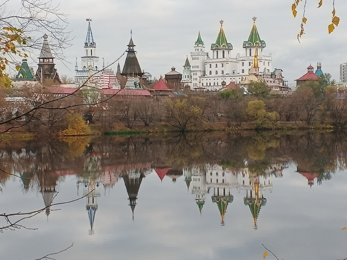 Измайловский кремль (вид с острова). Фото Галины Малышевой.