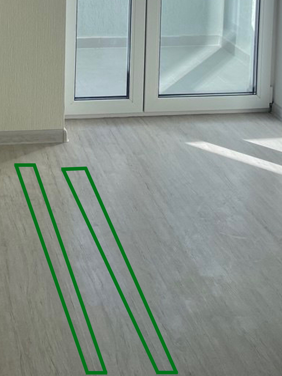 Стыки досок. На фото уже видны выгибания ламинации. Фото собственность автора.