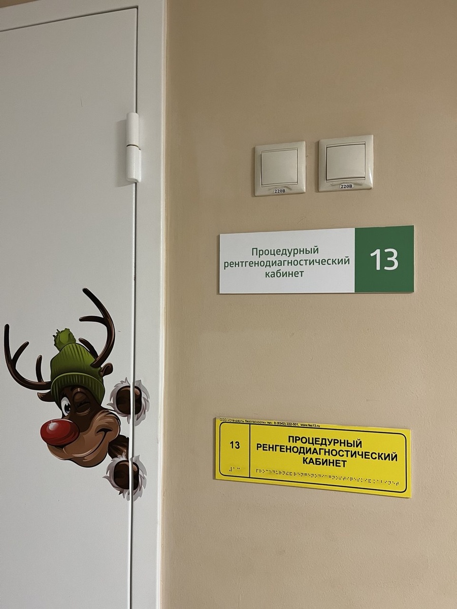 Внутри уже немного повеселее. 