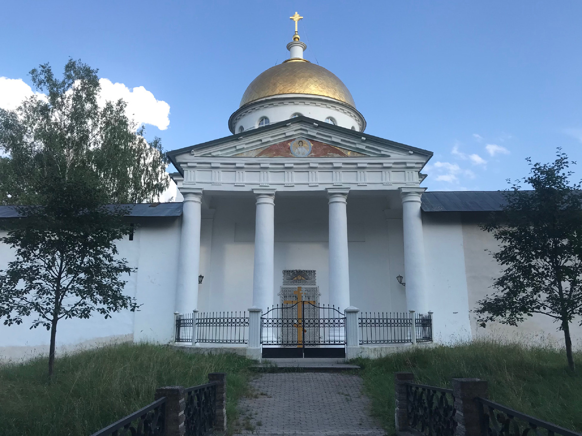 Вид на Михайловский собор со стороны Международной улицы. Фото автора