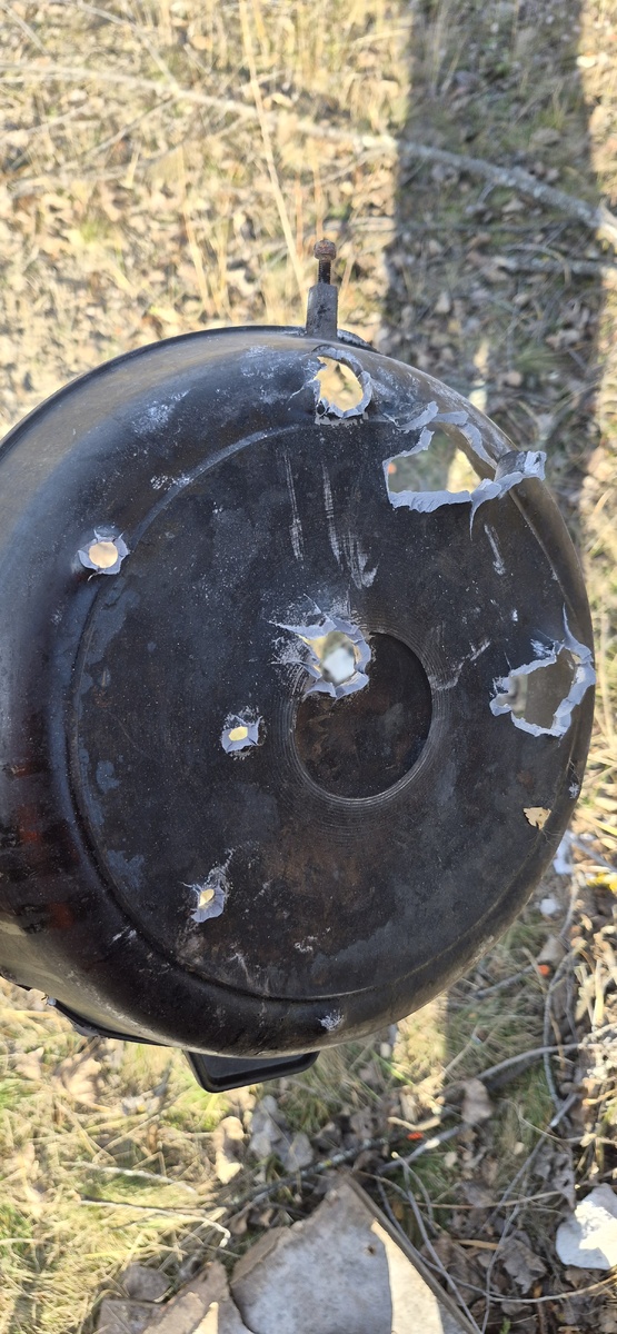 Видно пробитие разной пулей.