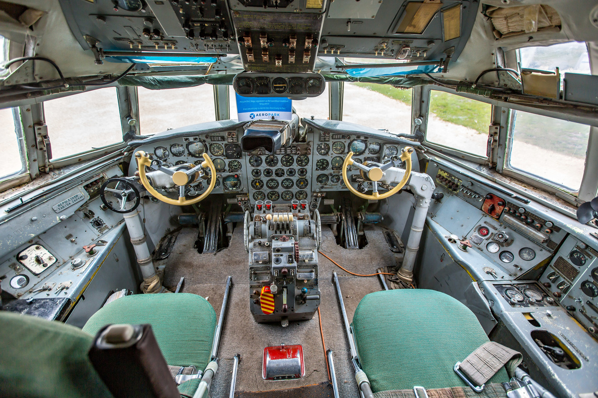 Кабина Ил-18
