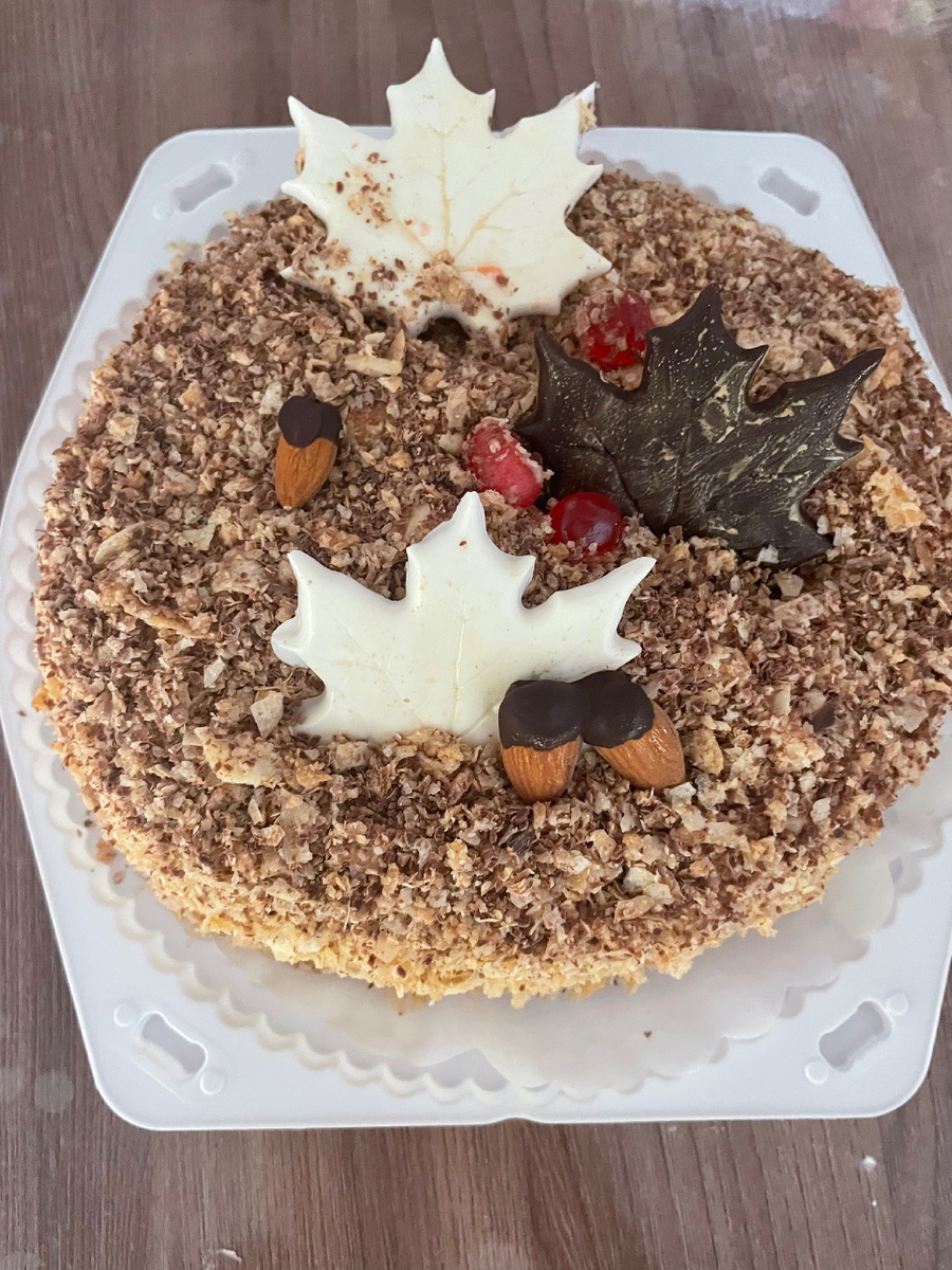 Три листика на торте, как три малыша в семье. Сладкие такие 