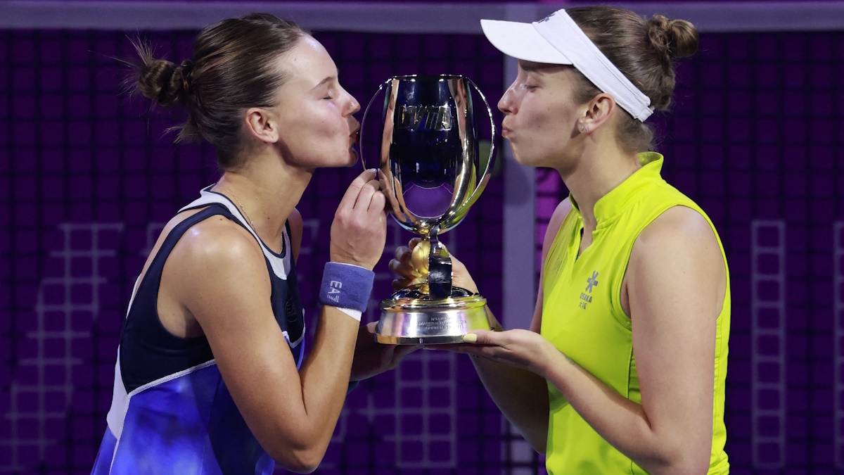    Кудерметова и Мертенс выиграли Итоговый турнир WTA в парном разряде. Фото: REUTERS