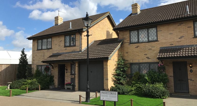    В Финляндии не делают бетонную отмостку, а у нас с ней каждый дом. Вот чем финны ее заменили - удобно и очень эффективно