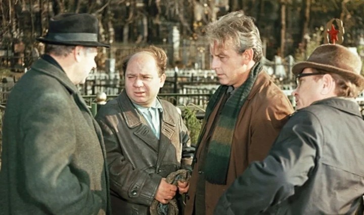 Встретились на кладбище 