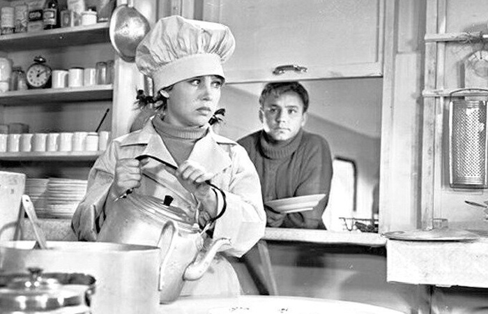 В кино Тося была профессиональным поваром.