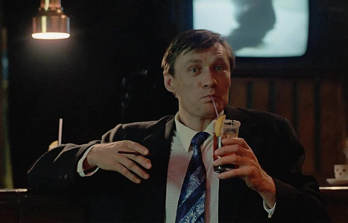 Василий впервые пробовал коктейль.