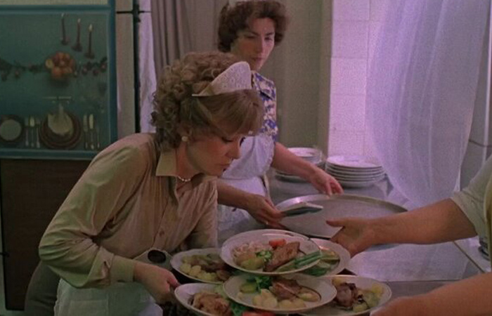 Панировка из сухарей придает котлетам приятный хруст.