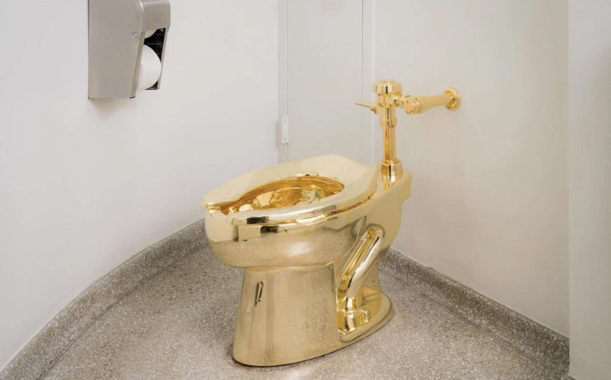 Маурицио Каттелан, Америка, 2016 (Фото: Kris Mckay / The Peggy Guggenheim Collection / Facebook)