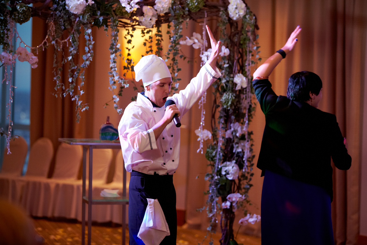 Фото с сайта:https://www.поющиеофицианты.москва/