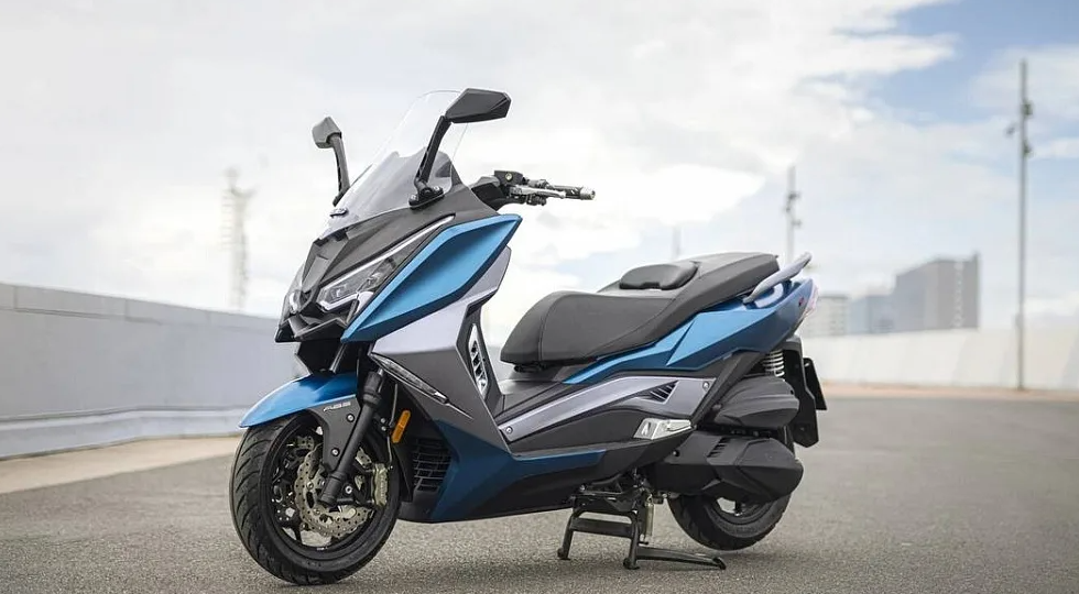 Скутеры для путешествий. 300 кубов.