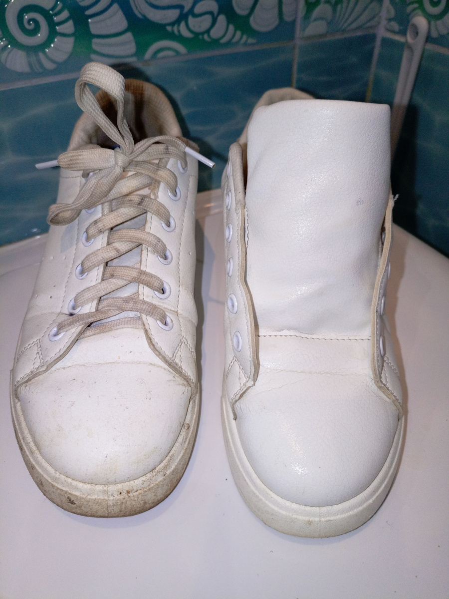 Жутко грязные кроссовки и шнурки...