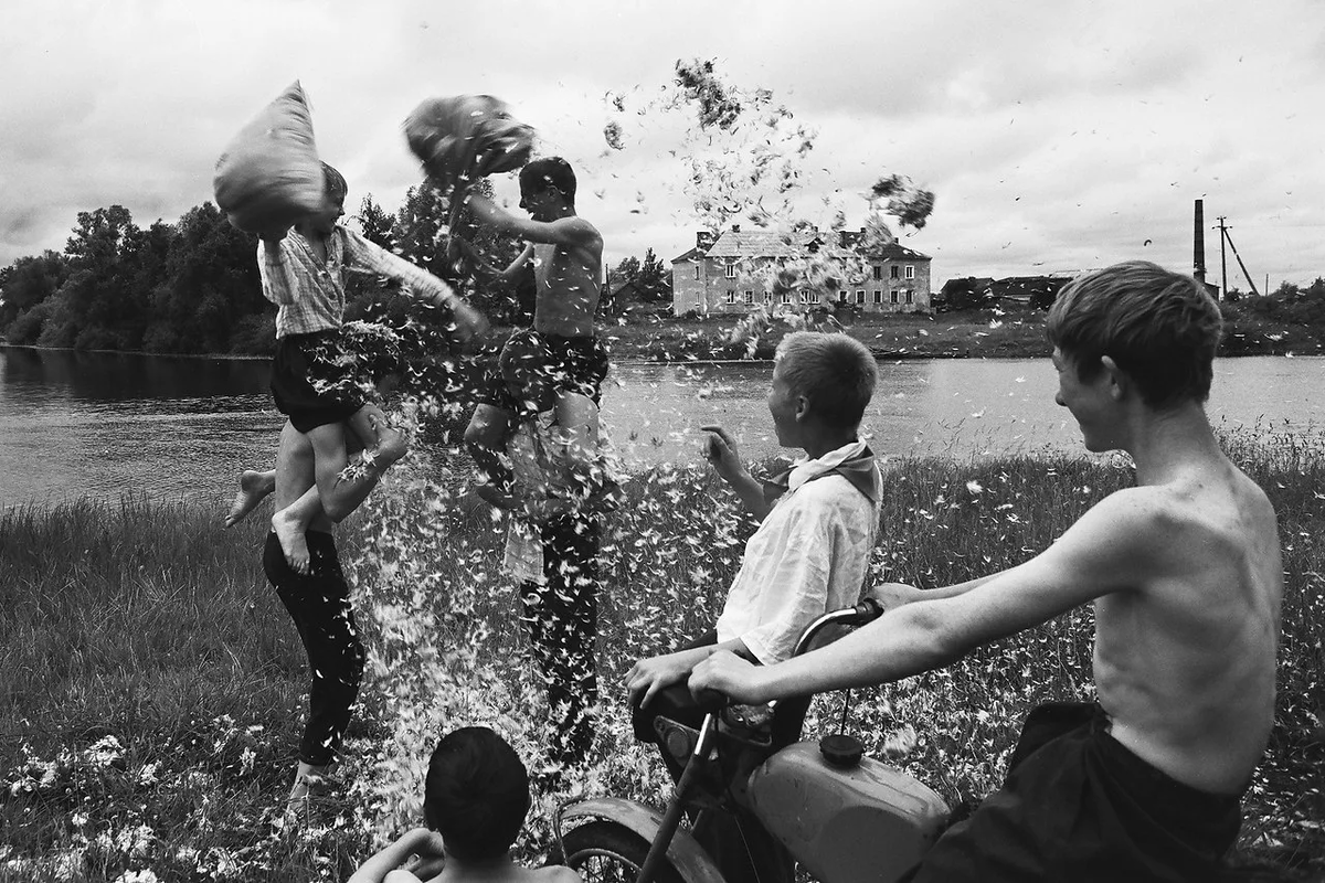 махач подушками)))