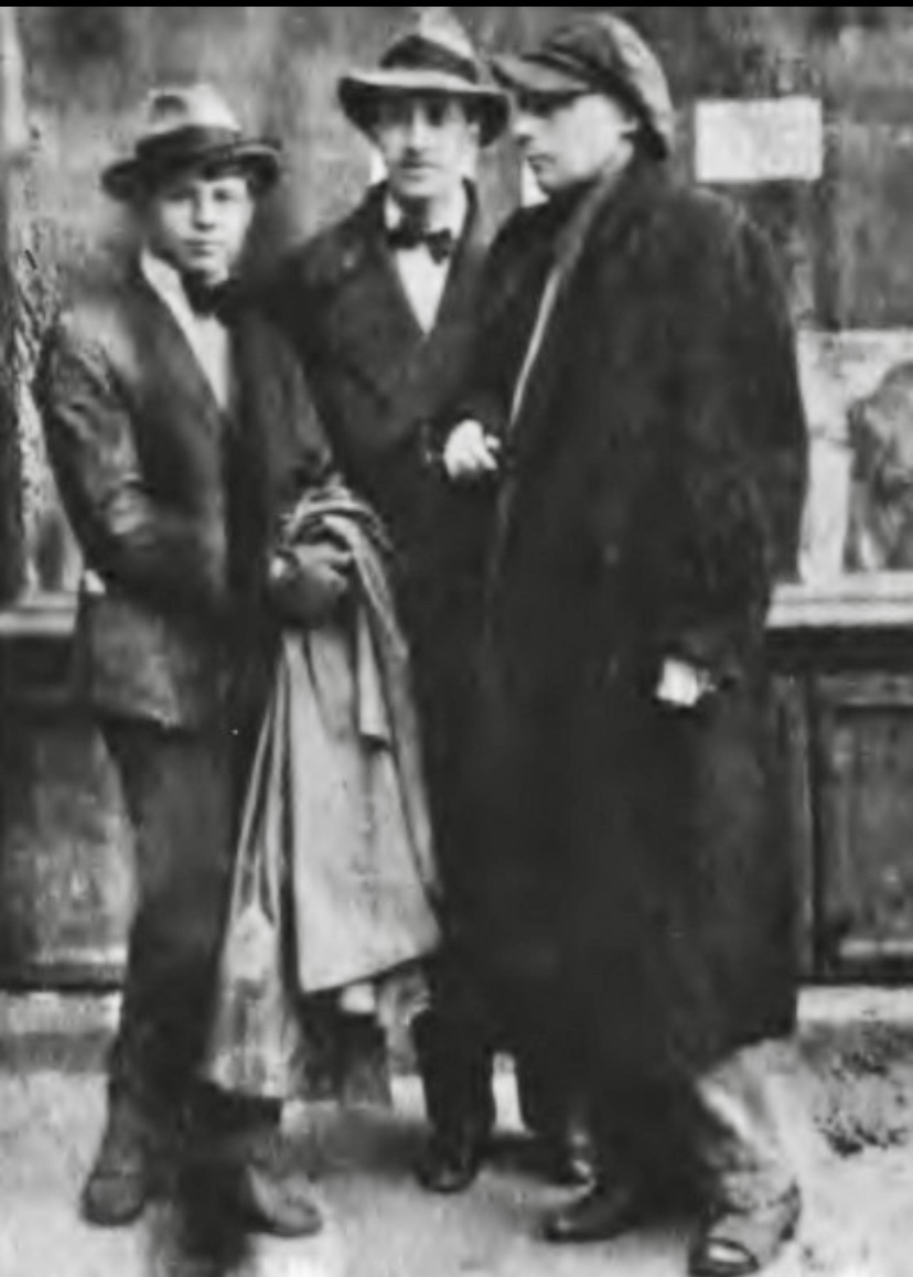 Сергей Есенин, Анатолий Мариенгоф, Велимир Хлебников. Харьков, 1920 год