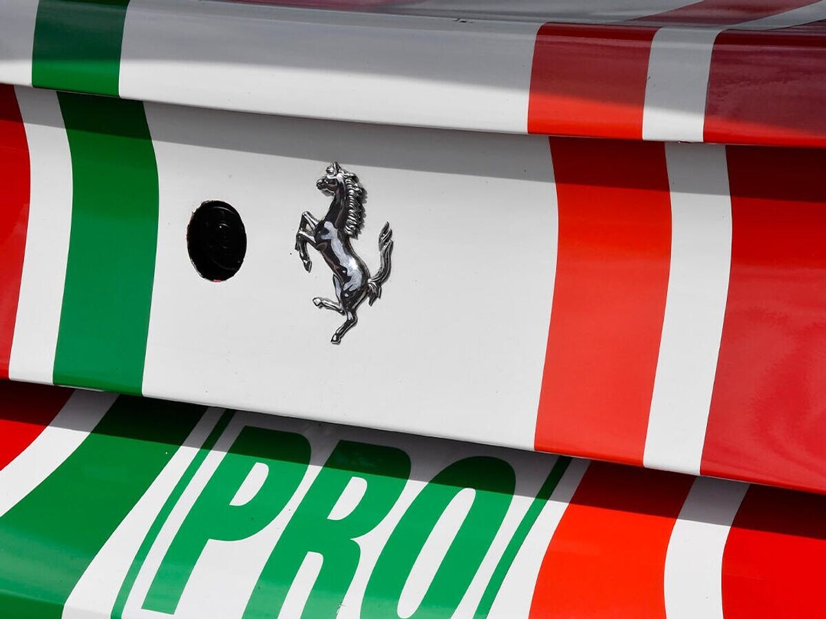    Логотип гоночной команды "Феррари"© официальный твиттер гоночной команды "Феррари"