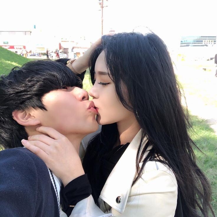 Корейцы целуются. Источник: kr.pinterest.com/Spacesince