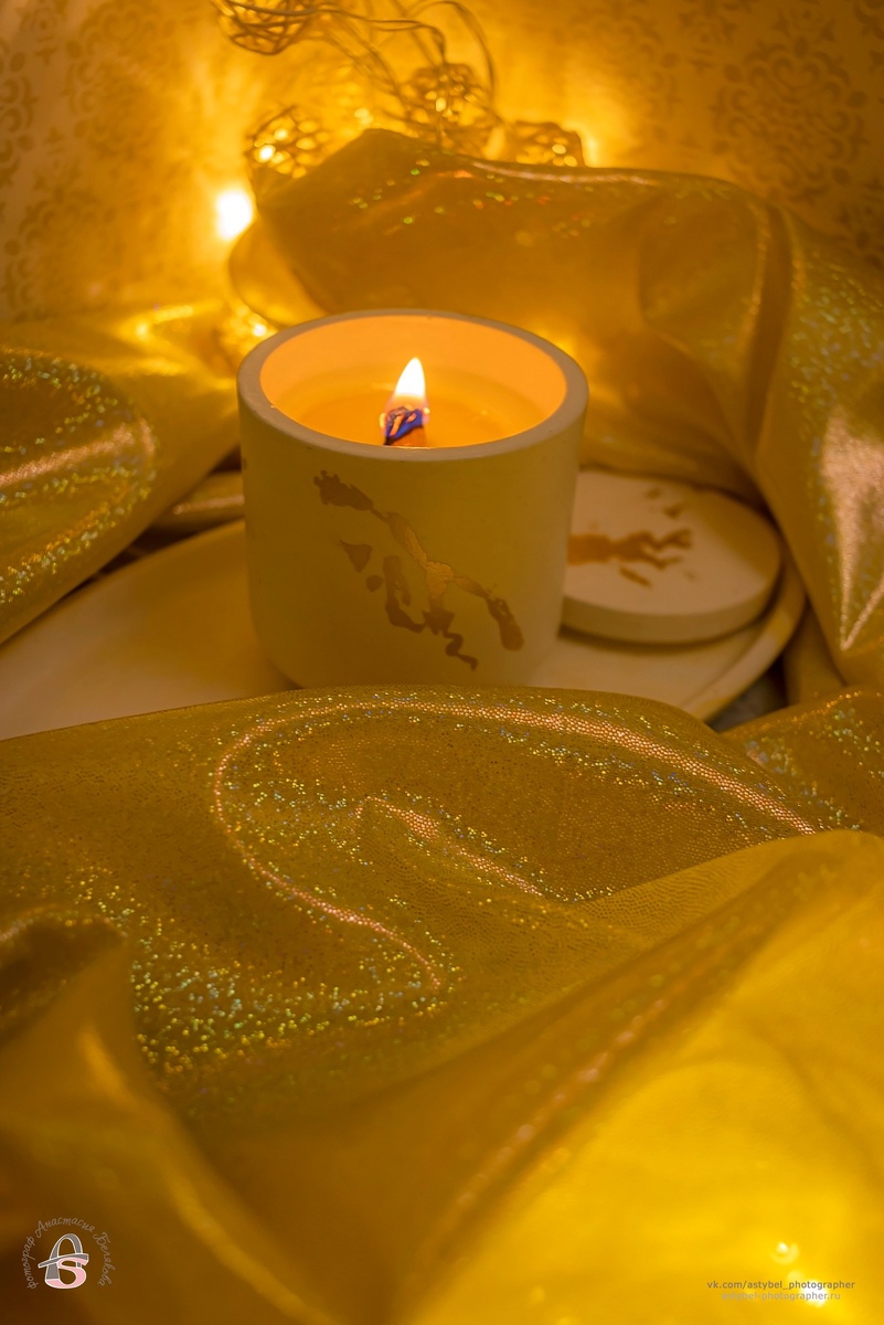 Свеча ручной работы с ароматом "Манго и кокосовое молочко" и гипсовый поднос 1 
Объём свечи 200 мл
Снято: 18 января 2024 года
Изготовлено: декабрь 2023 года
Автор: Анастасия Белякова