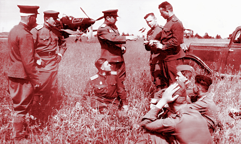 Александр Покрышкин, первый трижды Герой Советского Союза, 104-й гвардейский истребительный авиационный полк.