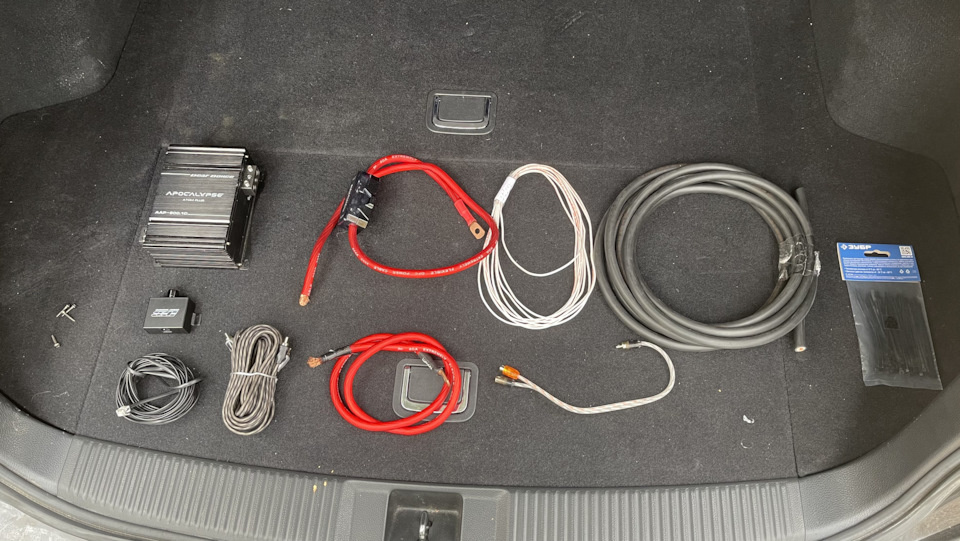 Итак, вот наш установочный сет, кроме главных героев, разумеется