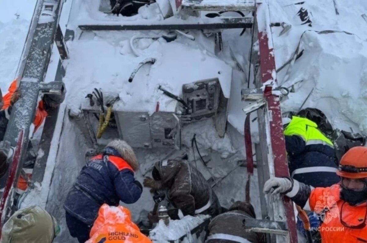    Видео, как нашли 29-летнего мужчину под лавиной, опубликовало МЧС Камчатки