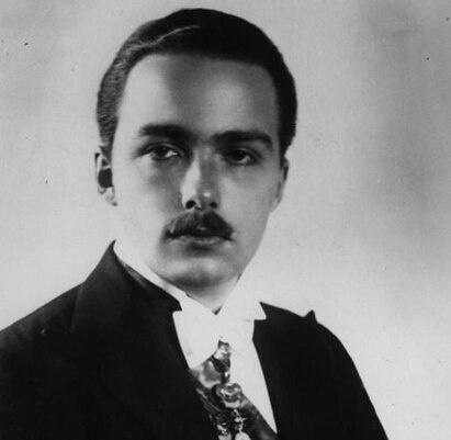 Кронпринц Отто фон Австрийский (20 ноября 1912, Villa Wartholz, Австро-Венгрия — 4 июля 2011, Пёккинг, Бавария) — на протяжении 84 лет глава дома Габсбург-Лотарингского, старший сын последнего австрийского императора Карла I и Циты Пармской