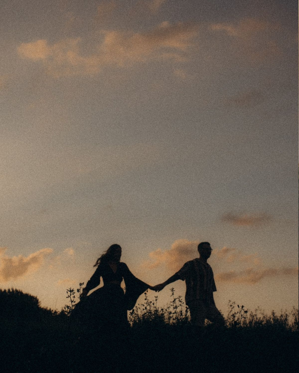 Эстетика любви в пинтересте конечно очерь романтичная. Увы, в жизни все сложнее...