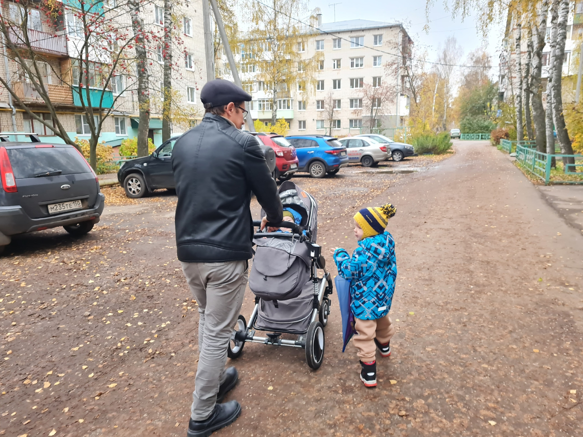 Семейный переезд. Новый город, другая обстановка, кажется,для нас снова открыт весь мир (нет, только город Богородск). Почти 2 недели жили без интернета, это даже немного освежает и собирает.